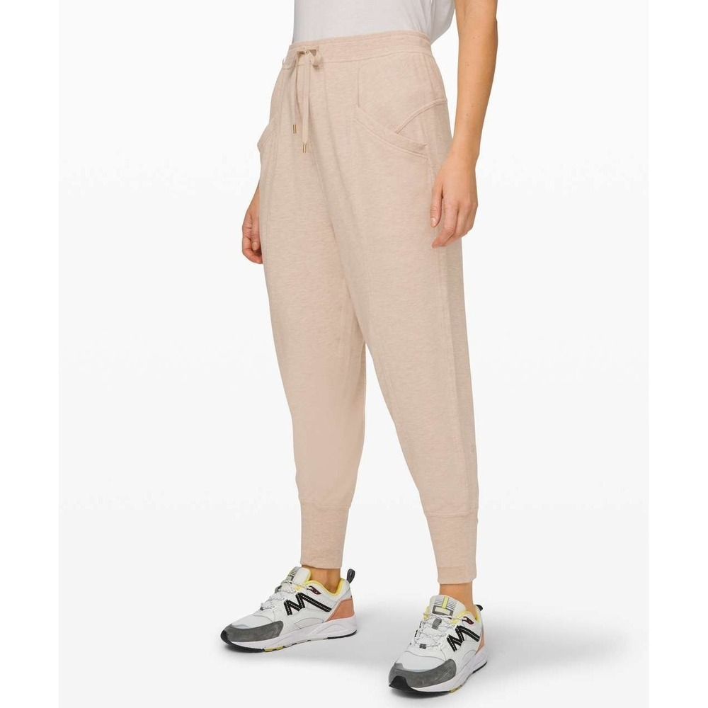 LULULEMON Women 6 Still Chill Jogger Heathered Cashew Stretch Beige Light Pants